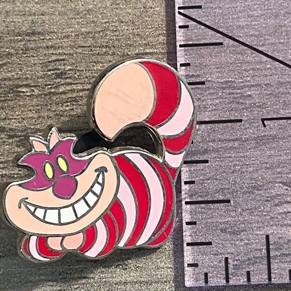 Disney Parks Alice In Wonderland Cheshire Cat Mini Cute Animals Series 2010 Pin - Picture 2 of 3